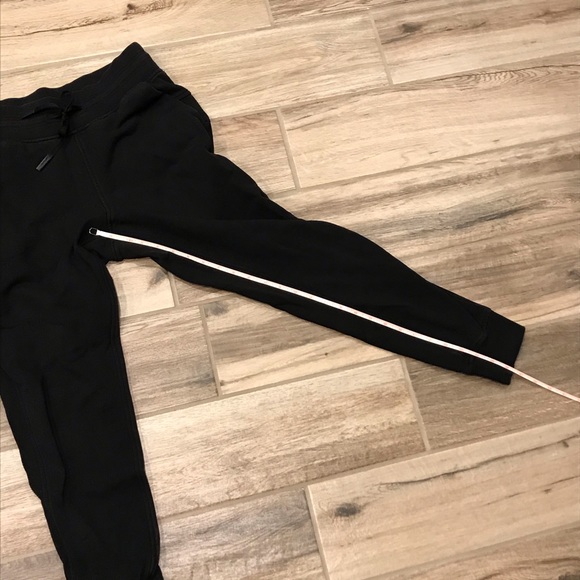 Lululemon Joggers - Size 6 - Picture 7 of 8